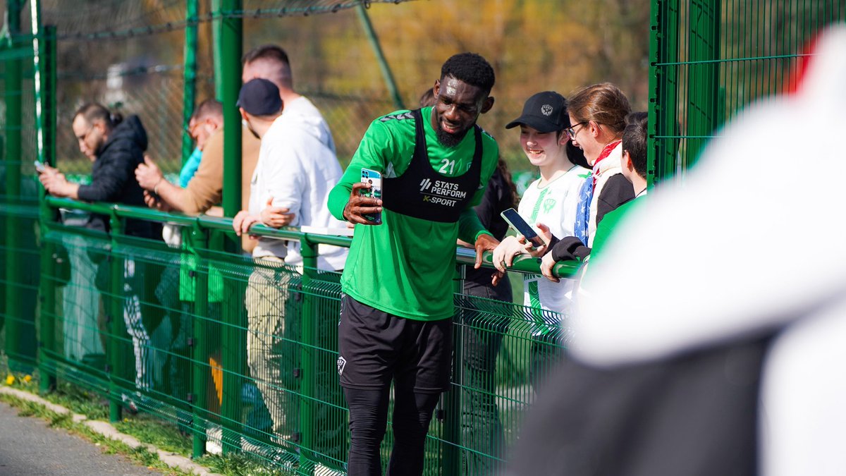 🚨John Dinkota a conduit une interview exclusive avec Dylan Batubinsika pour @aucoeurdujeu_. Au cours de cet entretien, le défenseur central a discuté des raisons qui l'ont poussé à signer à l'AS Saint-Étienne. 🟢

🗯️'Au final, Saint-Étienne vient. Je ne voulais pas aller en