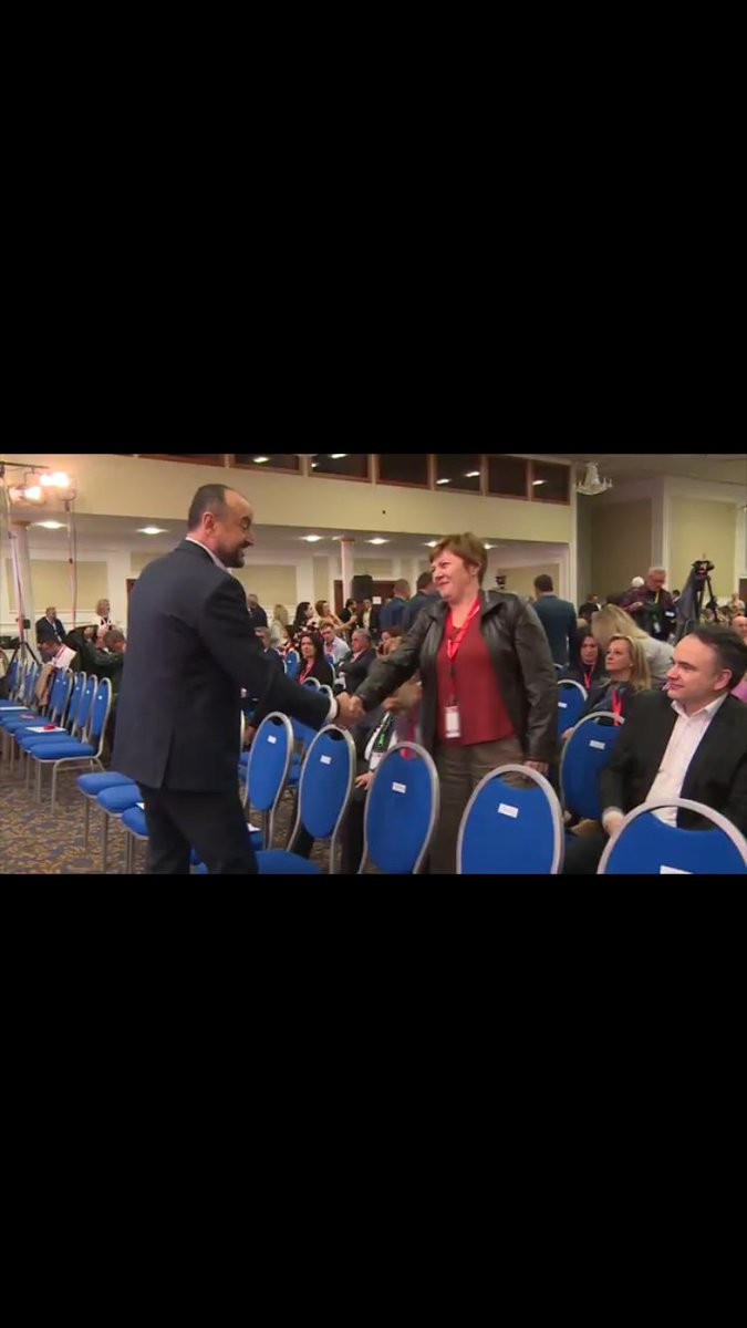 Од неспособни кадри до струмичкиот Ебач од Али Експрес во втор ред на конгресот на сдс.