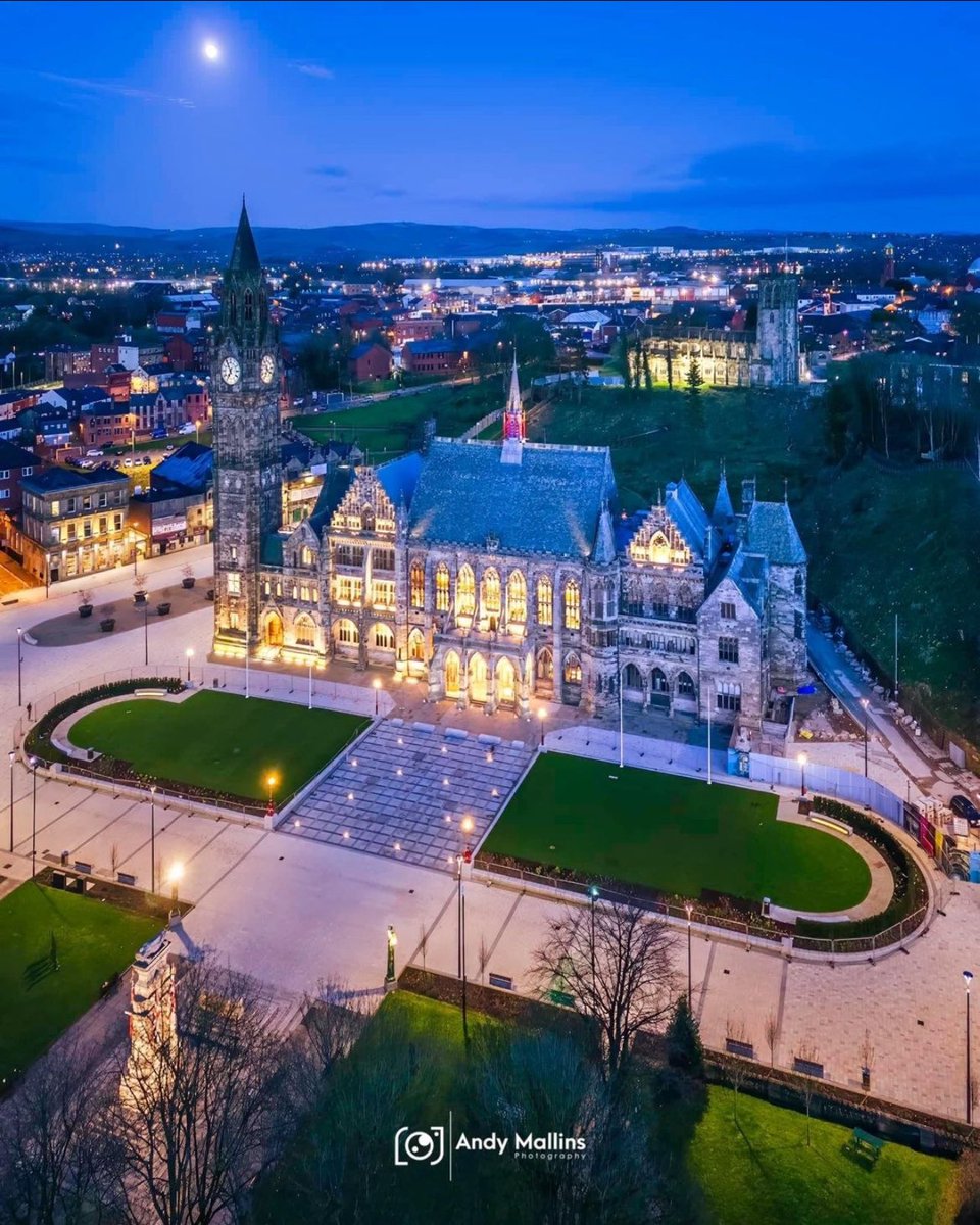 You wouldn’t see this type of image of Rochdale when the media arrived to report on the recent by-election - but wow how great does our Town Hall look - Kudos to @andymallins for a great photo