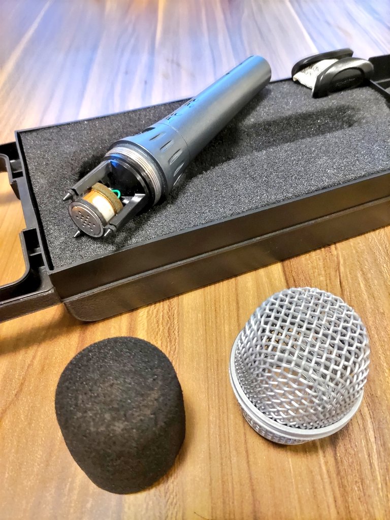 HxRxTx_FxGx's tweet photo. マイクの掃除完了。グリルボールが錆びてた、、。
ちなみにこのグリルボールは5代目かな？
安定の中国製で、めちゃくちゃ安いのになんら本物と変わらない凄さ。

 #shure
 #beta87a https://t.co/cL0s3DGJ79