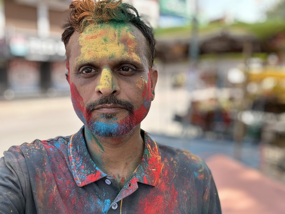 Happy Holi to all my friends! It’s amazing holi in my hometown jhansi ! More than 20 years after the last I was here in the festival! Did you celebrate Holi this year? #Holi