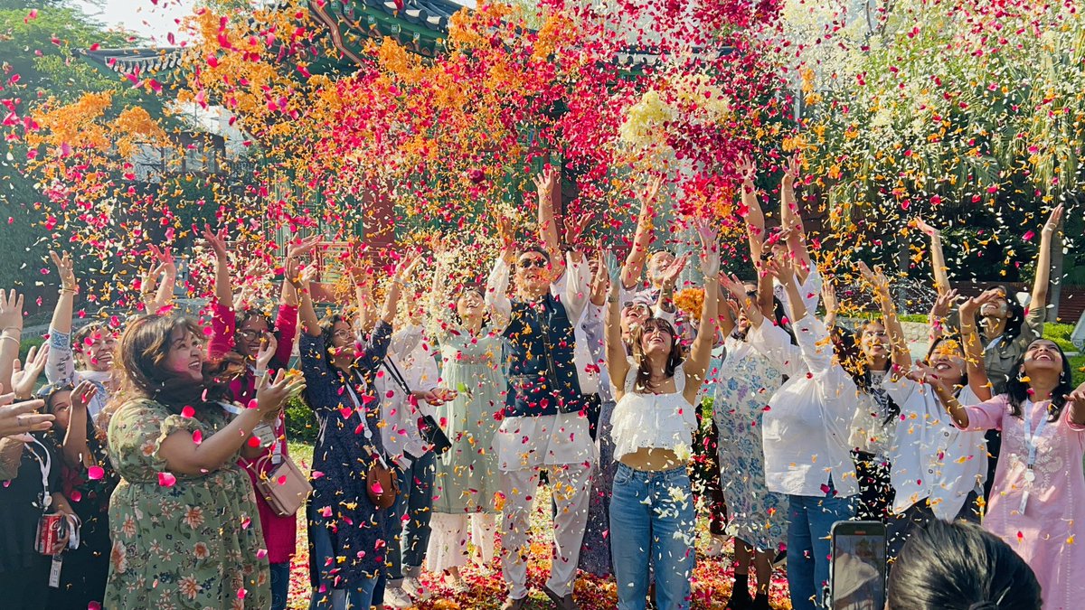 gkeren09's tweet image. 우리를 초대해 주셔서 감사합니다 ! @RokEmbIndia 🫶🏼✨
우리는 정말 즐거웠어요 🥰 
#HappyHoli  🌸

@ChangJaebok1 #korea #koreanembassy #Koreaindiadostisupporters #Holi24