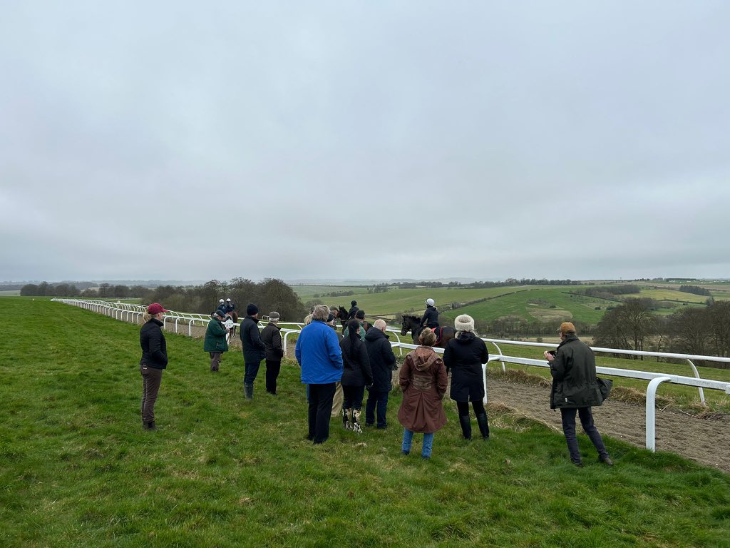 We were down in Lambourn to visit @cbhills last week As always a great morning seeing EQUALITY, EQUALISED and DARK VENTURE 🔴🔵⚪️