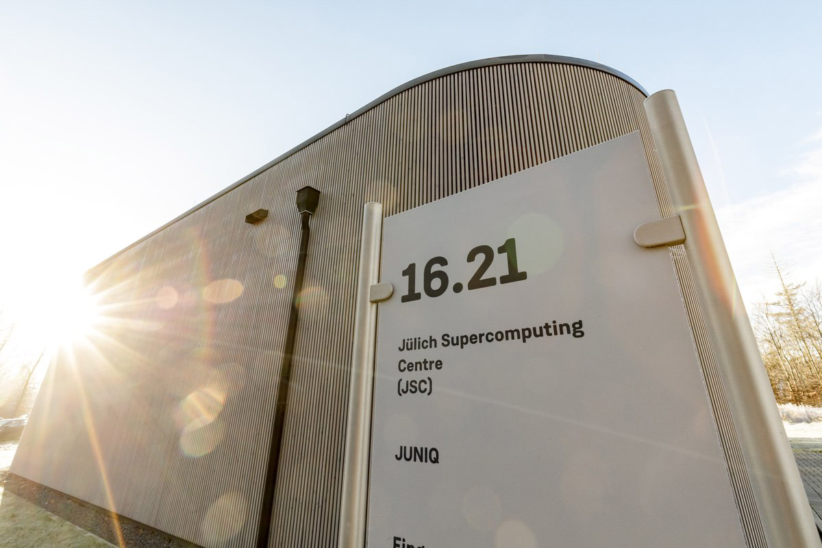 The Jülich Supercomputing Centre (JSC) will house our 5-qubit quantum system, IQM Spark. The system will be operational in July 2024 as part of Jülich’s JUNIQ quantum computing infrastructure and will be connected to JSC’s classical supercomputers. More: meetiqm.com/newsroom/press…