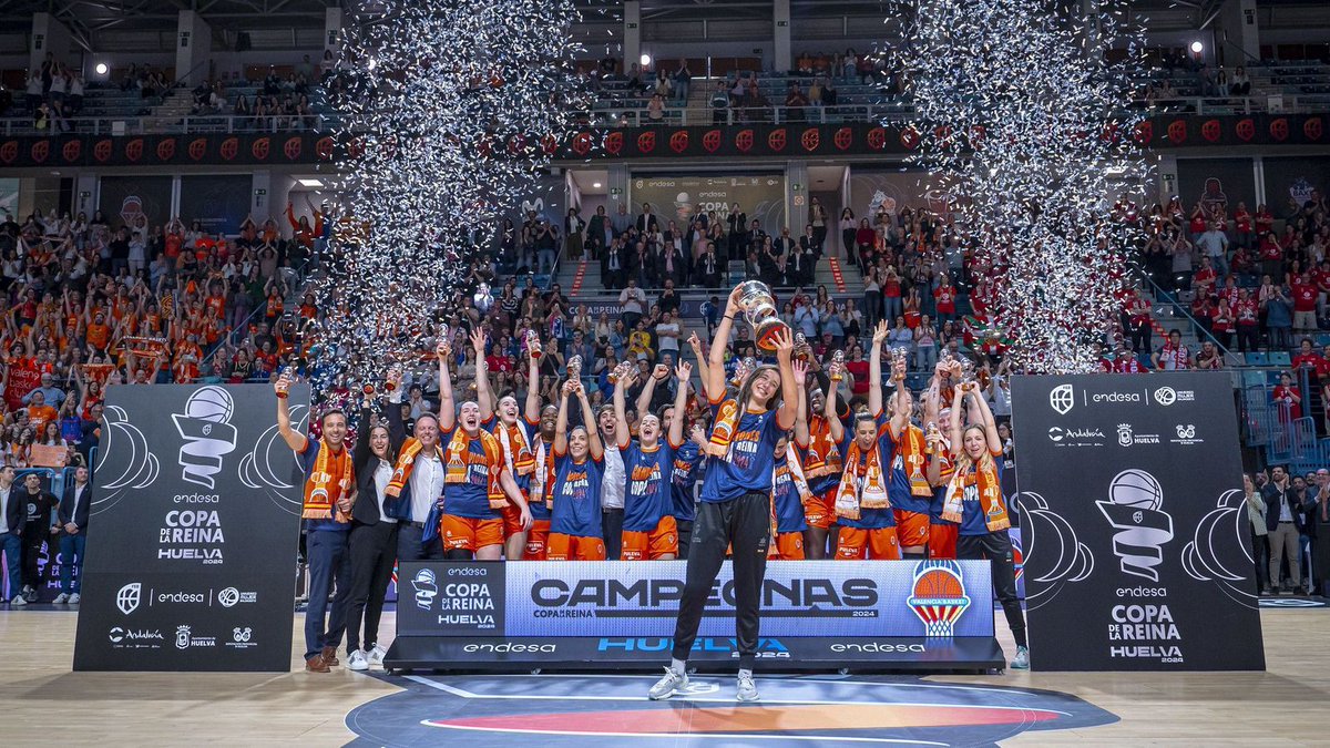 À Punt Esports (@apuntesports) on Twitter photo 📺L'audiència de la retransmissió de la final de la #CopaReinaLFEndesa entre el <a href="/valenciabasket/">Valencia Basket Club</a> i el <a href="/casademontBZ/">Casademont Zaragoza</a> va ser de vora el 6% de share.
En el millor moment, el pic va ser d'un 11% amb més de 100.000 persones sintonitzant alhora À Punt.
👏Moltes gràcies a tots!! 📺L'audiència de la retransmissió de la final de la #CopaReinaLFEndesa entre el <a href="/valenciabasket/">Valencia Basket Club</a> i el <a href="/casademontBZ/">Casademont Zaragoza</a> va ser de vora el 6% de share.
En el millor moment, el pic va ser d'un 11% amb més de 100.000 persones sintonitzant alhora À Punt.
👏Moltes gràcies a tots!!