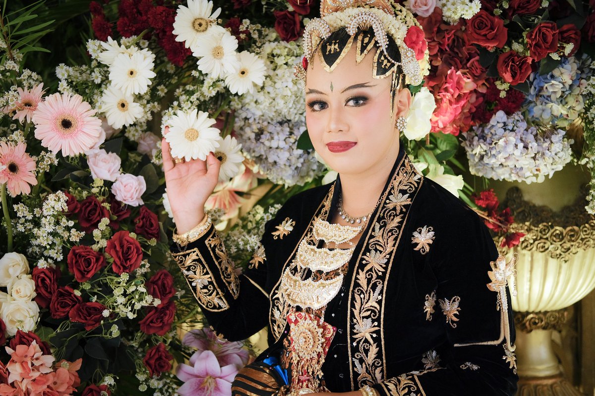 pujapro's tweet photo. Villa ❤️ Dodi Wedding
.
#makeupartistmagelang #periasmagelang #muamagelang #muamuntilan #makeupartistmuntilan #periasmuntilan #weddingplannermuntilan #pujamuamagelang #paketpernikahanmuntilan #paketpernikahanmagelang https://t.co/wzxR1cKyJ1