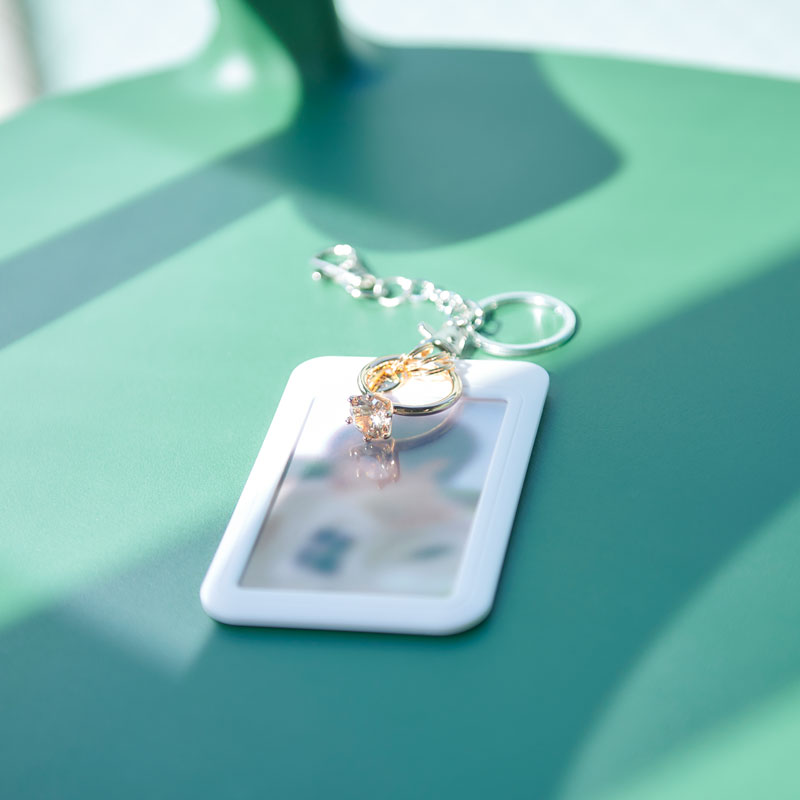 RING KEY RING】 まるでジュエリーのように大きなストーンがきらめく