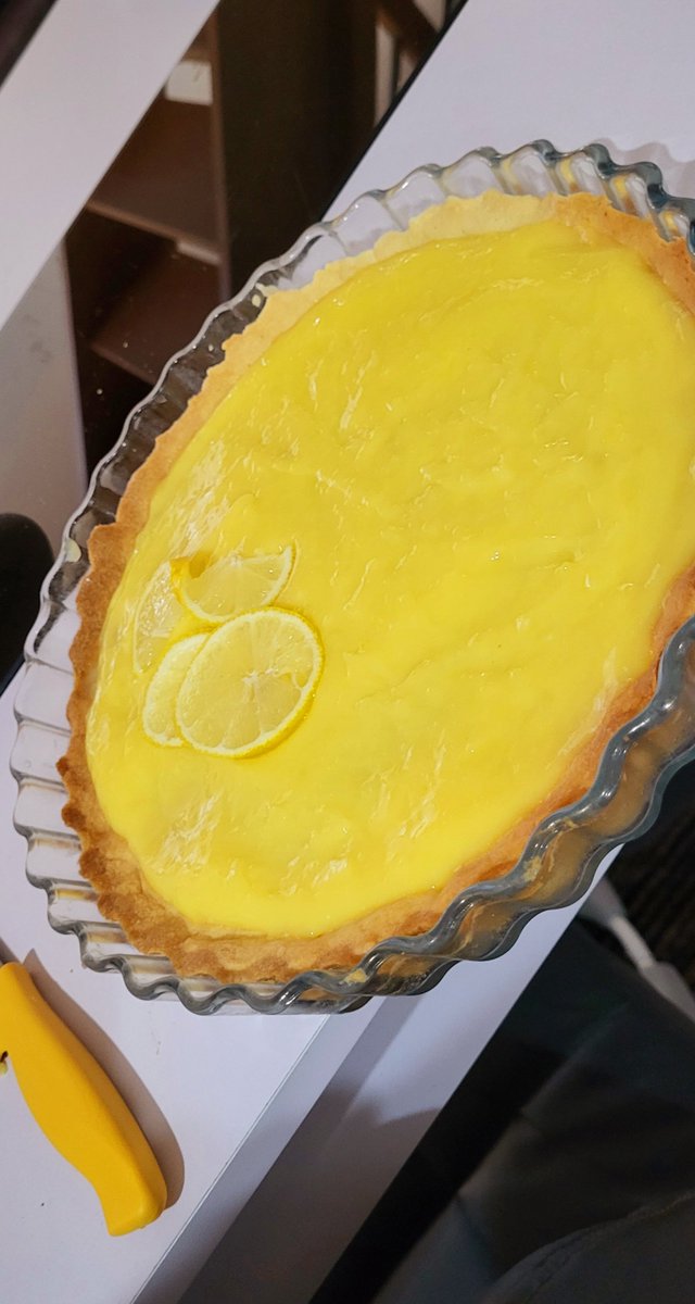 akt_aysee's tweet photo. Ma tarte aux citrons 👩‍🍳🍽🍋🍋🍋💛😋
#Tarte
#Citrons
#Food 
#Pâtisserie
#🇺🇲 https://t.co/jf9OmlSZbl