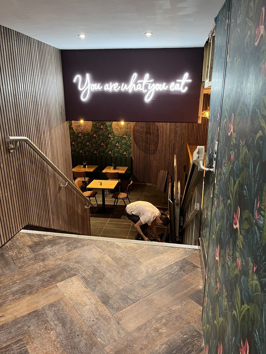 joannapjones's tweet image. Just opened @PomegranateLive today - my new place on Old Hall Street. First person I gave a flyer to is none other than 1998 hero @garethfarrelly1 UTFT 💙 #coffee #acai #smoothies #juices