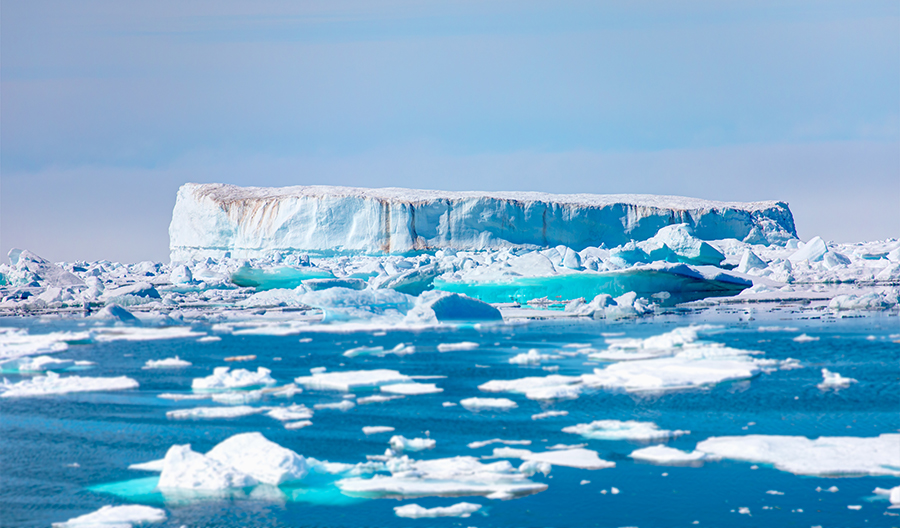 Z Grenlandii co sekundę znika 6⃣ tys. ton lodu 🧊 Naukowcy z Instytutu Geodezji i Geoinformatyki, dzięki technikom satelitarnym, monitorują stan obszarów polarnych 🇦🇶 🇬🇱 Ich kondycja związana jest ze zmianami klimatycznymi @ForumAkad @Space24pl 👉bit.ly/3PyjzyU👈
