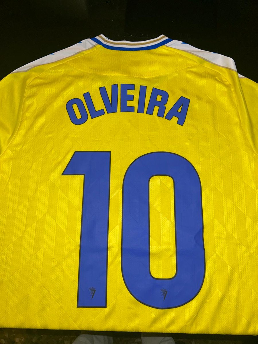Olveira 🇧🇷 (@olveiral9l) on Twitter photo Muchas gracias al <a href="/Cadiz_CFESports/">Cádiz CF eSports</a> y sobretodo a mí amigo <a href="/Chulotikitaka7/">C.Tikitaka💛💙</a> por el detalle de la camiseta. 😍😍 Muchas gracias al <a href="/Cadiz_CFESports/">Cádiz CF eSports</a> y sobretodo a mí amigo <a href="/Chulotikitaka7/">C.Tikitaka💛💙</a> por el detalle de la camiseta. 😍😍