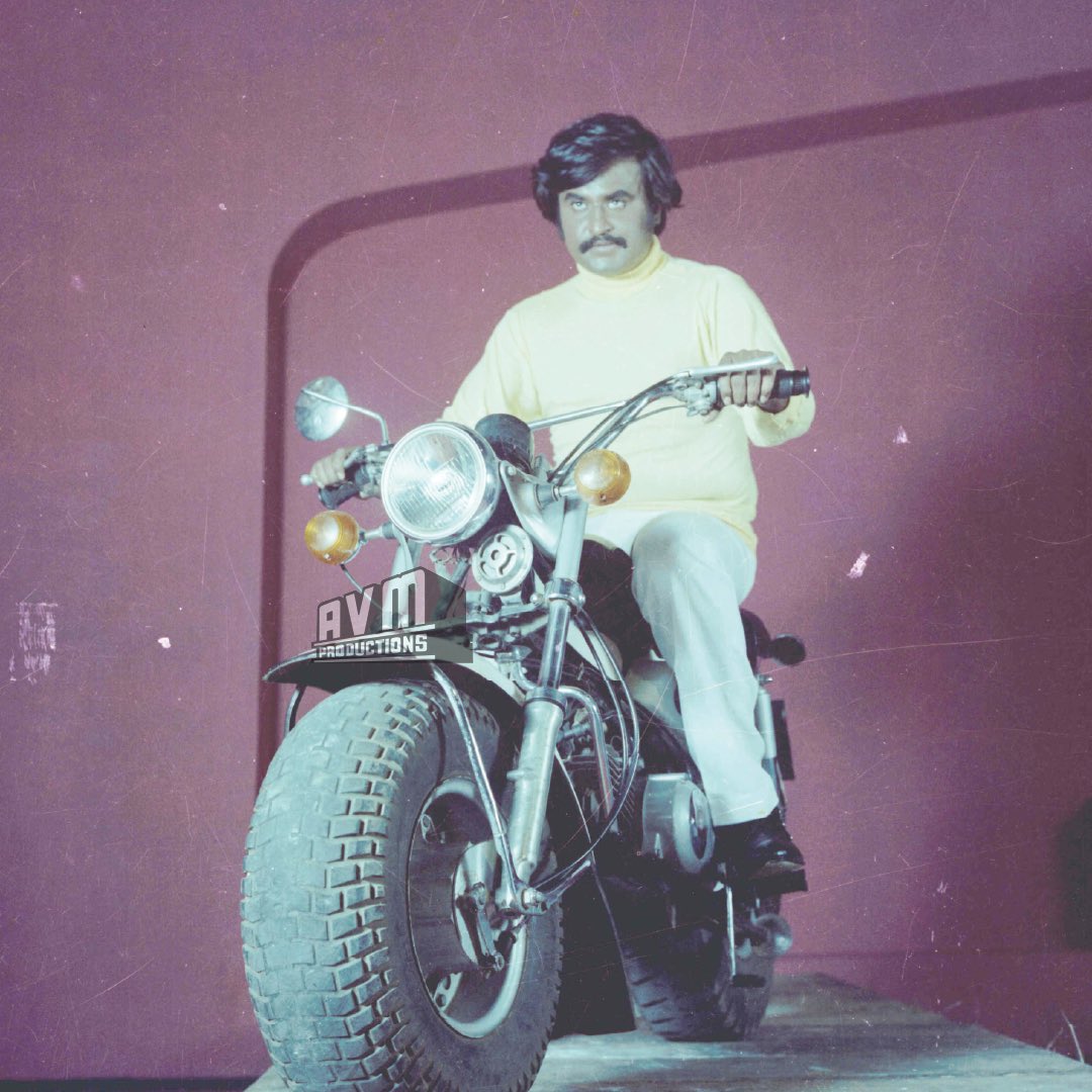 #AVMTrivia | The simplicity of #Superstar @rajinikanth ‘Murattu Kaalai' was scheduled to be filmed but due to various reasons the shoot could not commence and instead shoot for the Telugu film 'Punnami Naagu' with @kchirutweets Sir began. Post the release of Punnami Nagu, my