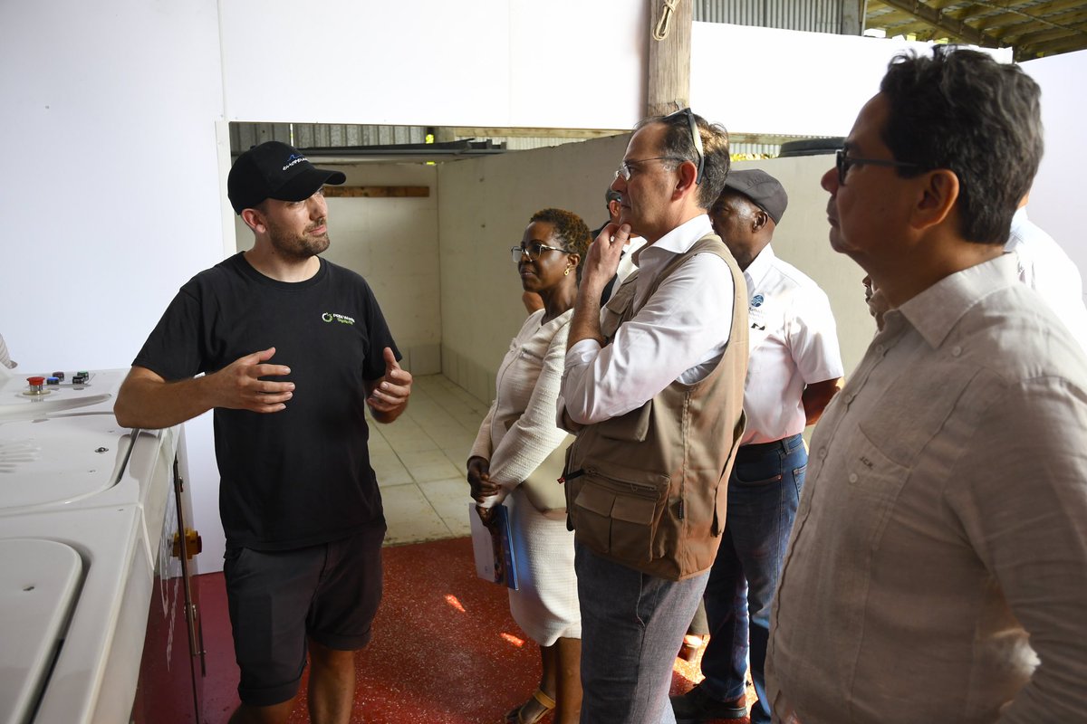 I followed this with a visit to @Shorelinez, a seafood wholesaler in St John, Barbados, installing a bio-processor to transform 1000kg of fish trimmings into high quality crop fertilizers in 24h. #bluetransformation and #circulareconomy. @FAOfish