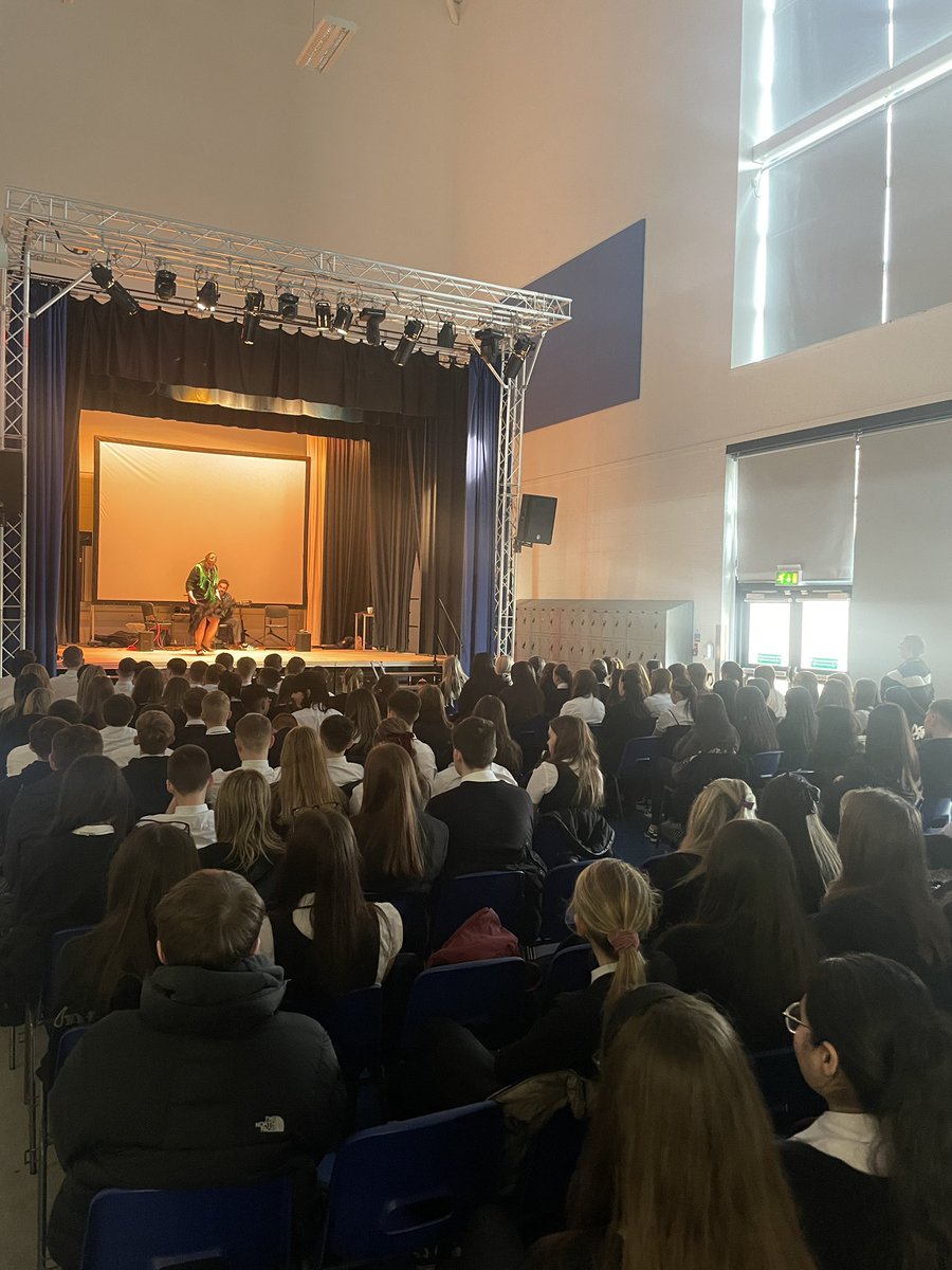 SL_THS_Spanish's tweet photo. Friday flamenco! 🇪🇸💃🏼 our S3-S6 Spanish pupils enjoyed a professional flamenco performance by Danielo and Inma which included lots of insightful aspects on the history, culture and traditions of Flamenco in Spain 💃🏼 ¡Qué chulo! @SL_TrinityHS https://t.co/8WIoWjV6kD
