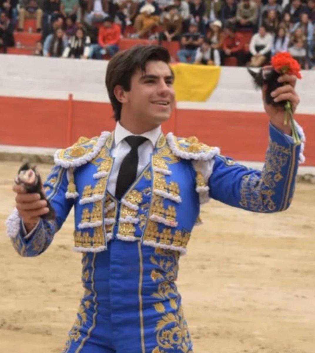 🇲🇽 𝗖𝗢𝗟𝗢𝗠𝗕𝗢, 𝗡𝗨𝗘𝗩𝗢 𝗧𝗥𝗜𝗨𝗡𝗙𝗢́ 𝗘𝗡 𝗠𝗘́𝗫𝗜𝗖𝗢

👉🏻 Jesús Enrique Colombo sumó un nuevo triunfo en territorio azteca tras cortar tres orejas a la corrida de Guadiana que lidió en la localidad yucateca de Dzitbalché

¡Seguimos el 6 de Abril en el sureste mexicano!