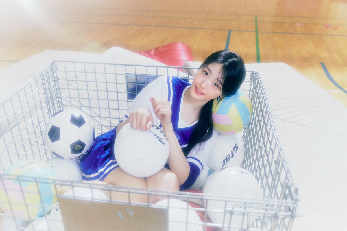 QWER The 1st Mini Album 'MANITO' CONCEPT PHOTO #E #히나