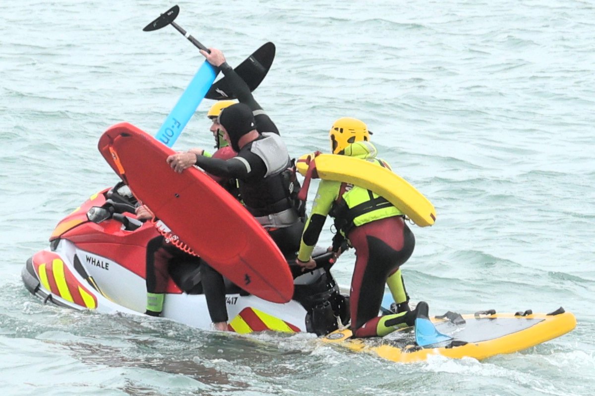 PompiersHerault's tweet image. #Retex|| Le 02 mars [PM] l’équipe de nageurs sauveteurs de garde au CSP de @villedesete est intervenue pour le sauvetage d’un kite-surfer en grandes difficultés au large de la plage du Lazaret La #Victime a été récupérée saine &amp;amp; sauve au moyen du jet ski 

📷JG Muller