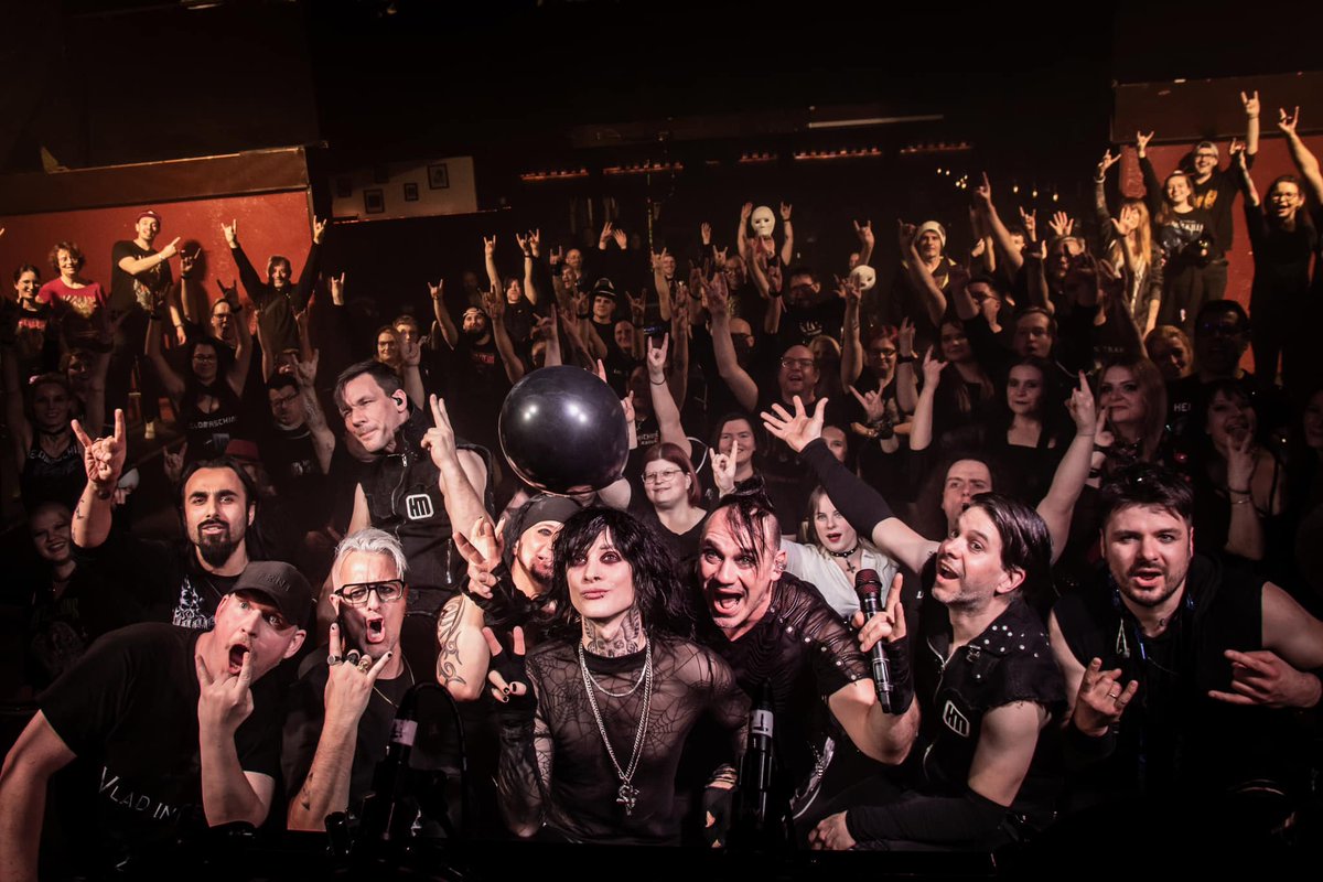 Maschinenfunk's tweet photo. #LiveClub #Bamberg 🖤Awesome final show of our #flächenbrand 🔥tour !! Thanks to special guest @Vladintearsband and our crew - and all of YOU 🖤😍🖤 https://t.co/QlY8yz03K3