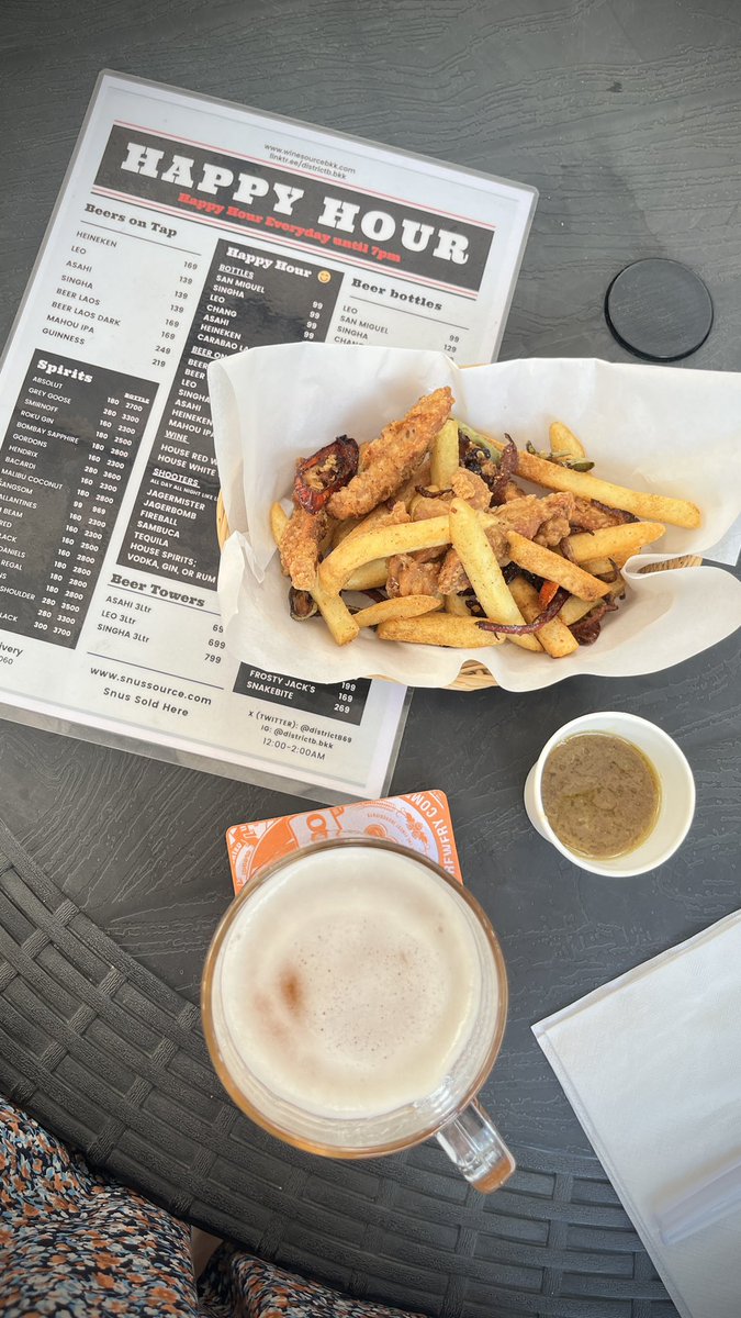 SpicyPadThaix's tweet image. Mahou IPA 
With Bangkok Spice Basket at @districtB69 
#nomnomnom