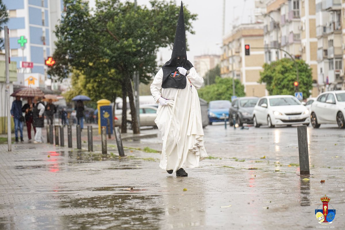 📸 GALERÍA | Imágenes de nuestros hermanos nazarenos llegando a San Ignacio de Loyola.

#SanPablo24