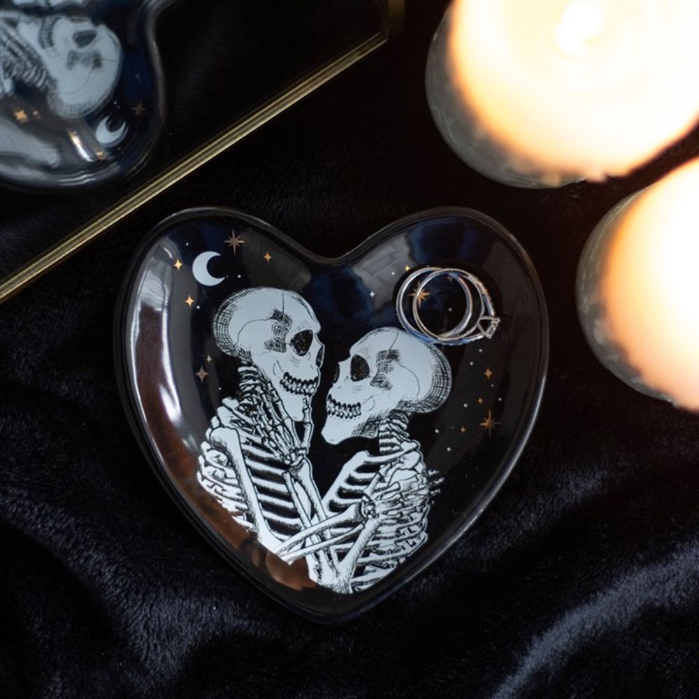 SKELETON COUPLE HEART TRINKET DISH👇

Show your undying love and appreciation for someone special with this black heart-shaped trinket dish featuring a skeleton couple design. An ideal gift for Valenti... postdolphin.com/t/LJP9B