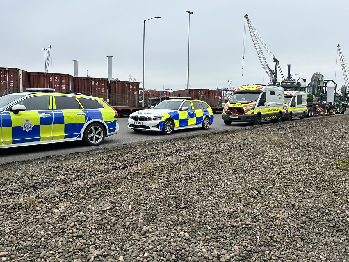 LincsPoliceOps's tweet image. #AbLoad travelling through Immingham, onto the A1133, A46, A631,A15,A46 down to Brough, expect delays the load will be moving shortly! @LincsPoliceFCR