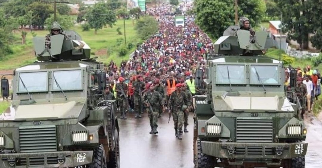 mynassah's tweet photo. @daddyhope So how did Malawians fight for electoral reforms 2019-2020?
They organized &amp; protested. They were shot at by the police, so they organized some more &amp; protested in bigger numbers
When the president refused to listen to their demands, they marched on State House.
It took 10 months https://t.co/035O8EZwCa