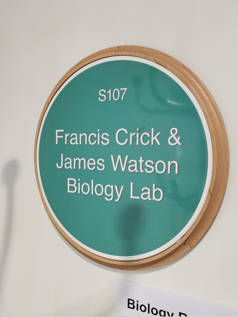 My workshop on DNA is in the Crick and Watson lab.... should I put a Rosalind Franklin label on here!? @Byjessiemills