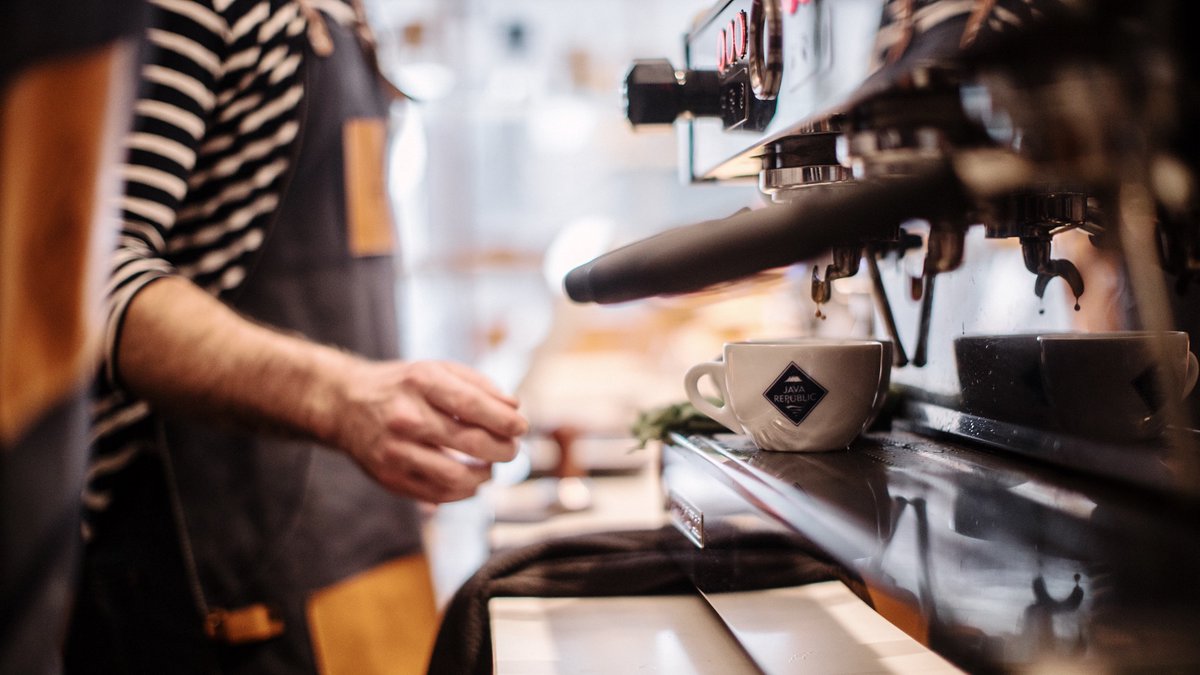☕ Are you a coffee shop owner looking for the perfect partner to elevate your business? Check out our latest article on why Java Republic is the ultimate coffee supplier for coffee shops: javarepublic.com/coffee-supplie… #DublinRoasters #DublinCoffeeRoasters #CoffeeRoastersIreland