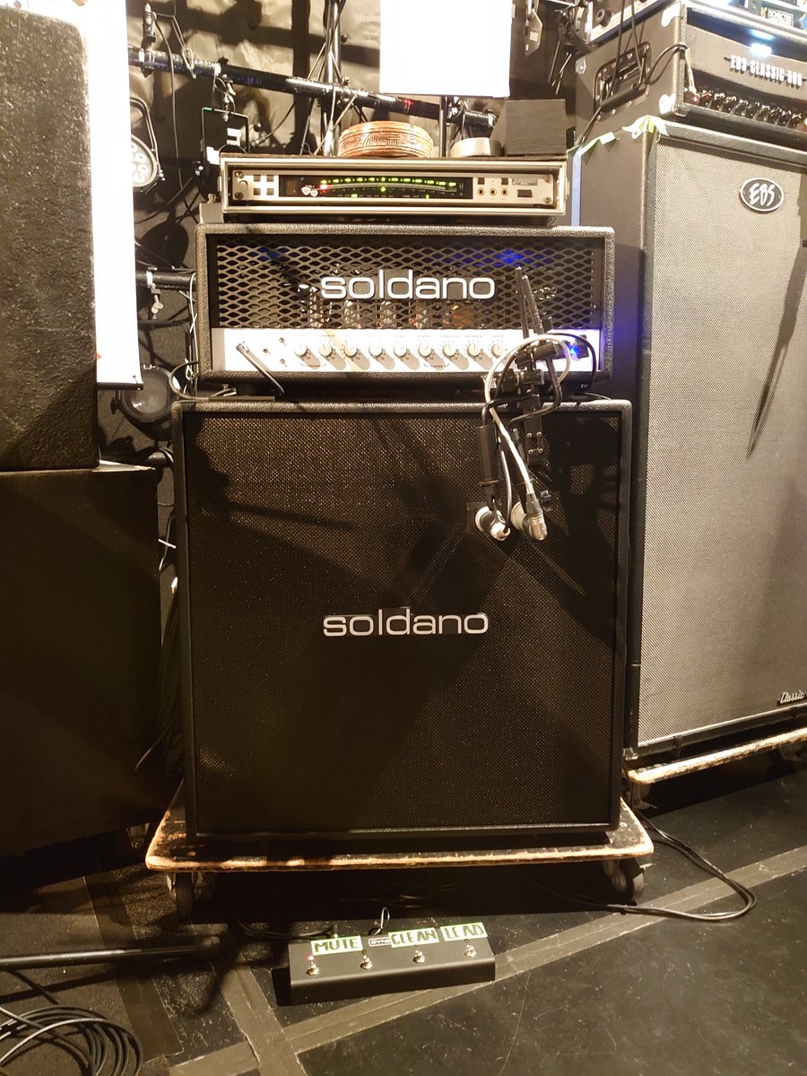 横山健さん (KenYokoyama, Hi-STANDARD) が今回のツアーから使用されて