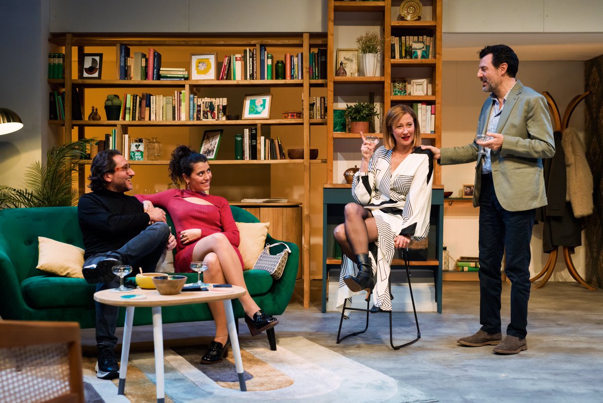 Només queden 5 funcions de #LaVeritatDeLaMentida, la comèdia de l’aclamat autor Florian Zeller, per primera vegada en català.

🎟️ teatreakademia.cat/espectacle/la-…
