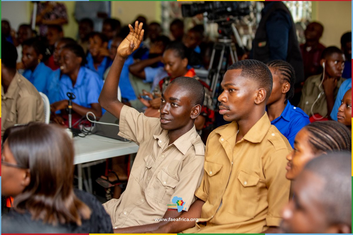 L'éducation ne se limite pas seulement à ce que vous apprenez dans les livres ou à l'école, mais aussi à la volonté de poser des questions et d'exprimer votre opinion.

Chaque question est une occasion d'apprendre et de grandir.

#MondayMood