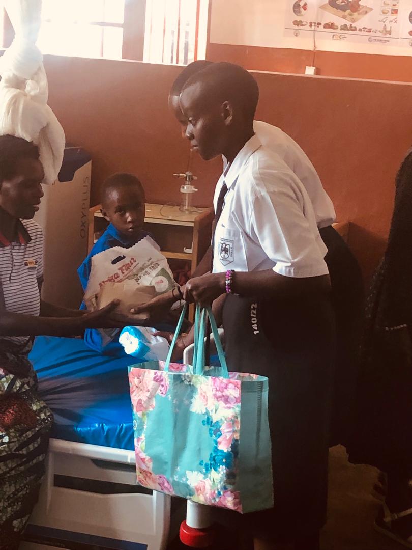 MubiligiS's tweet photo. Today students from Msgr MUBILIGI CATHOLIC T.S.S delivered their Lenten period collections to the in patients at Kabutare hospital. They include: sugar,smearing oil, sanitary pads, maize flour just to mention a few https://t.co/0EjzgYHCG6