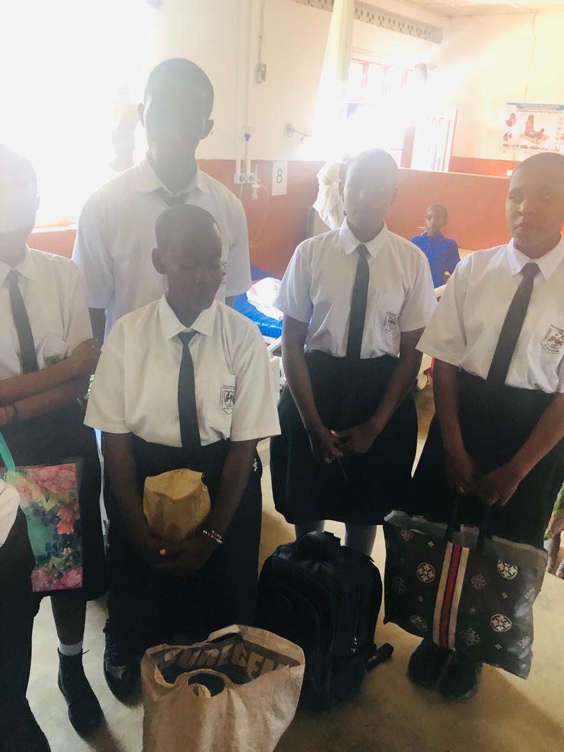 MubiligiS's tweet photo. Today students from Msgr MUBILIGI CATHOLIC T.S.S delivered their Lenten period collections to the in patients at Kabutare hospital. They include: sugar,smearing oil, sanitary pads, maize flour just to mention a few https://t.co/0EjzgYHCG6