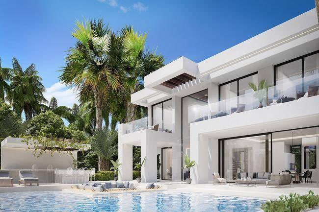 Pictures of Celebrities houses before and after being rich😱

Which is the most amusing?

1. Cristiano Ronaldo