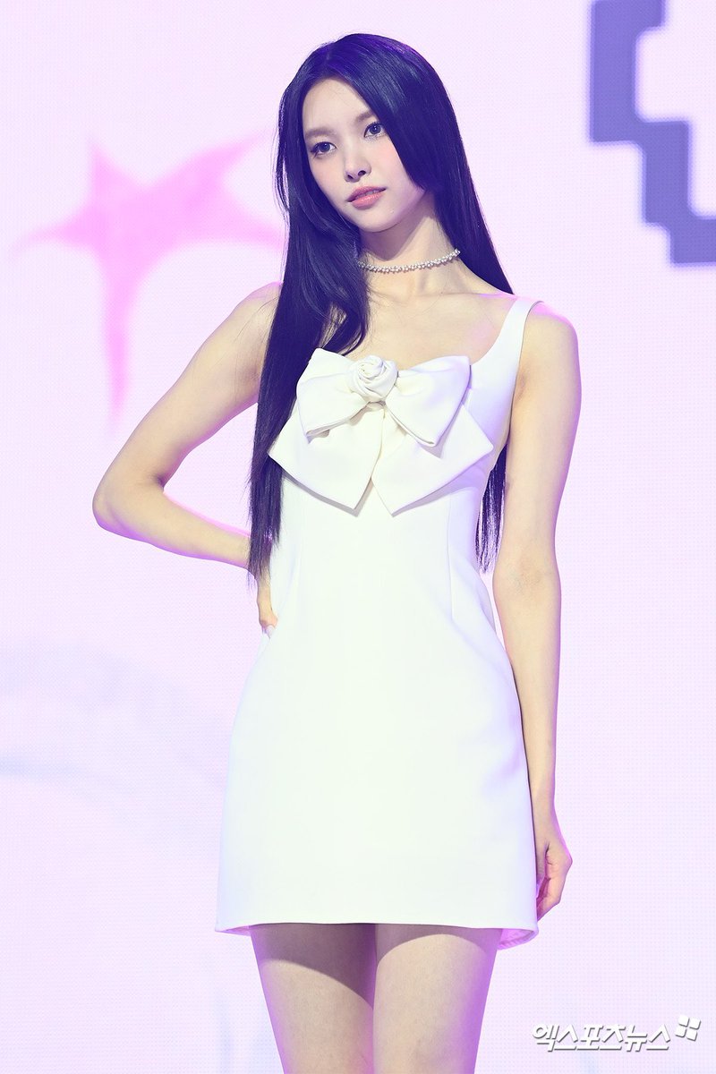 YUNAH ILLIT LEADER WE CHEERED 

SUPER ILLIT MAGNETIC DEBUT
#Magnetic_Out_NOW
#ILLIT_EUPER_REAL_ME