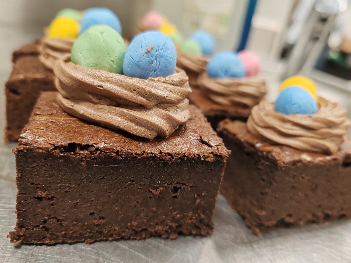 A busy Monday morning preparing some fabulous Easter treats for the pupils over at @ECSPrep @AccentCatering @EwellCastleHead