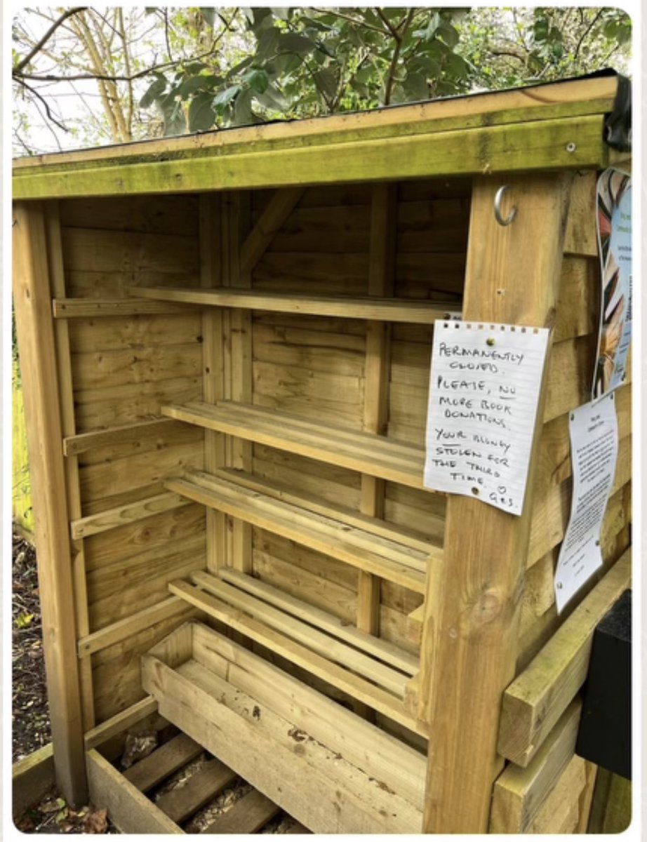 Someone has robbed the little library and stolen all of the books and cash. If anyone saw anything then please let the Police know. And if you have any spare books to help restock that would be great! 📕📗📘📙📖📚