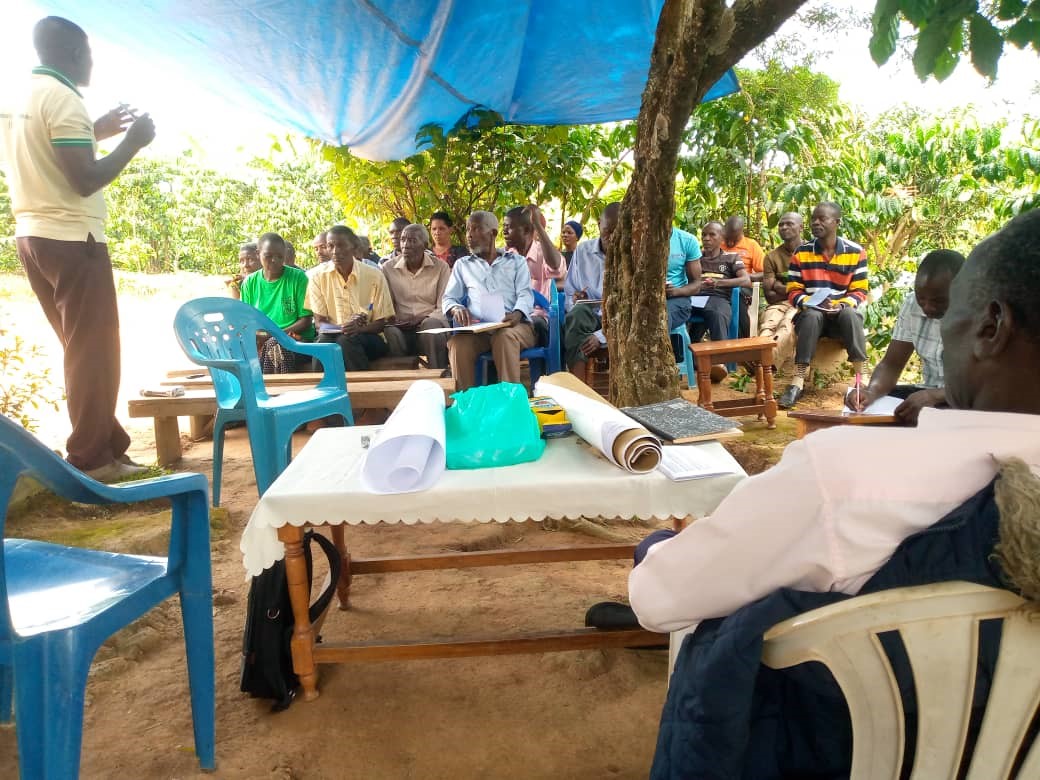 In Feb & March we launched two new #BeesforBusiness projects supporting 351 #coffee farmers in Uganda diversify into beekeeping for increased income & improved coffee production (🐝are excellent pollinators!) Pics below of farmers receiving practical training in beekeeping skills