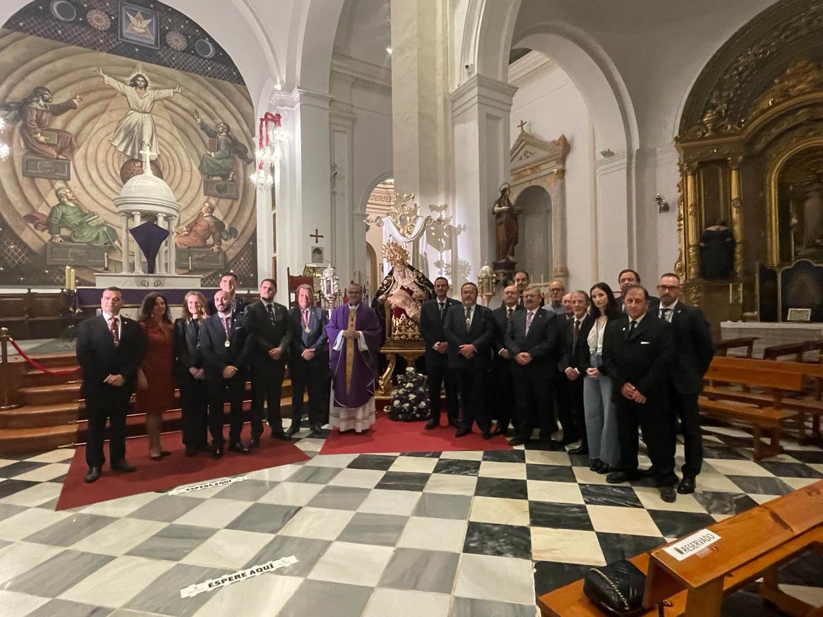 ¡Es un placer compartir que el viernes de Dolores, la Cofradía de las Angustias Coronada haya impuesto la medalla al nuevo presidente de la Asociación de Empresarios de Vélez-Málaga! #VélezMálaga #Emprendimiento #UniónEmpresarial