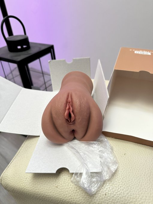 Heeey bby look what incredible product was send to me @finding_tester5 ☺️☺️ https://t.co/ecJ7pycoLH