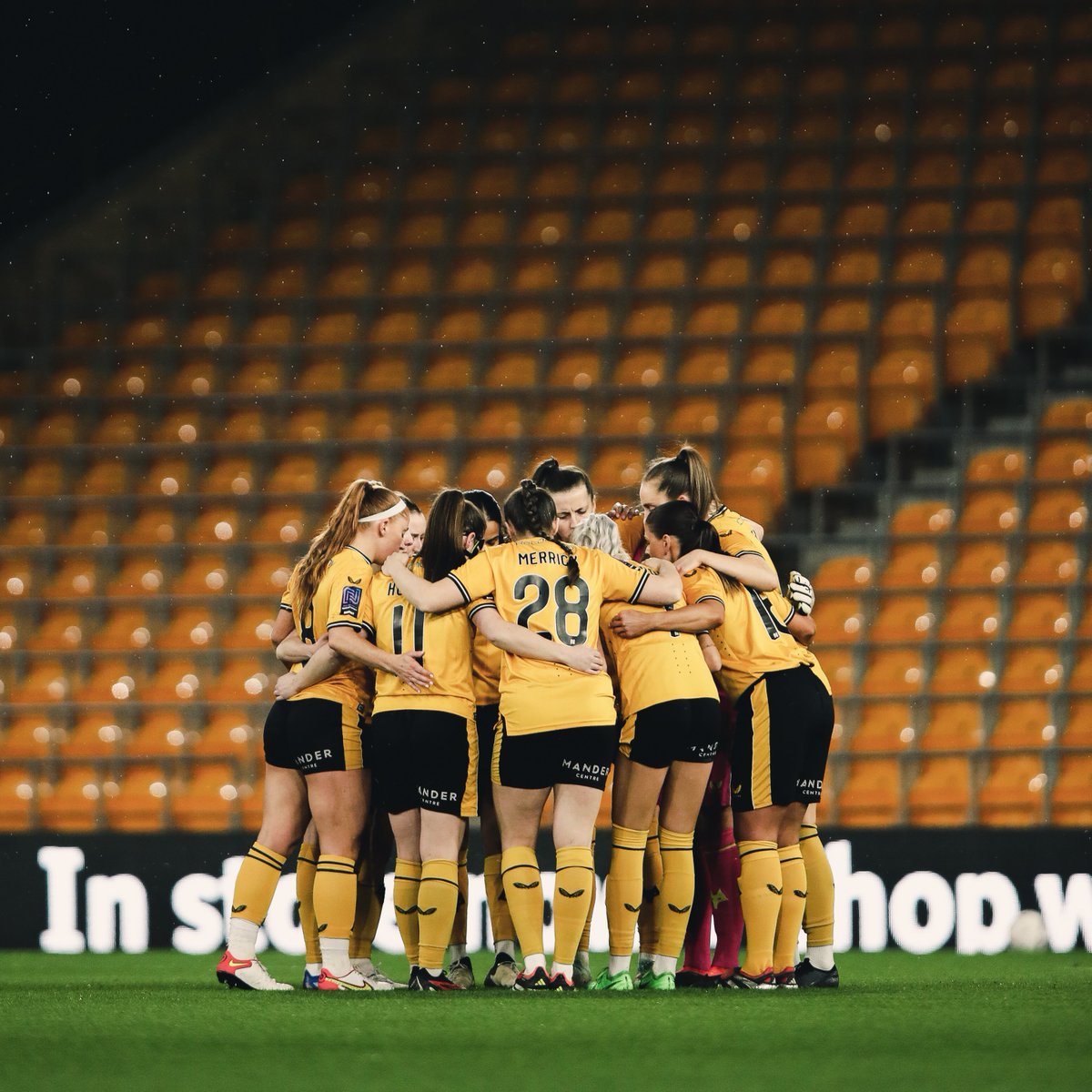 🐺 Derby night victory. 💡 Under the Molineux lights. 💛 2,725 there to witness it. Our #WomensFootballWeekend 🫶