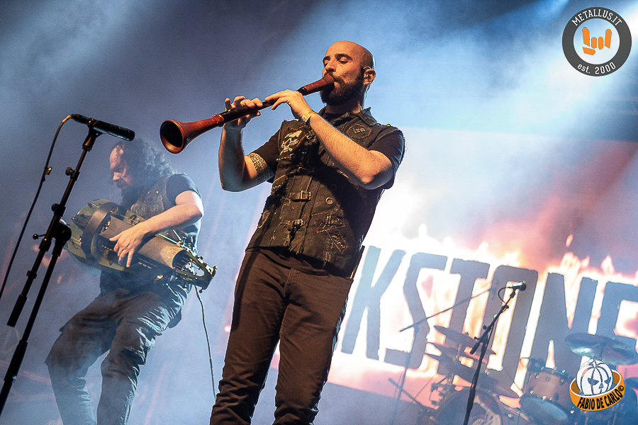 Metallus.it (@metallus_it) on Twitter photo Folkstone + Meneguinness : Lve Report e foto della data di Milano! metallus.it/folkstone-mene… #Folkstone <a href="/AlcatrazMilano/">Alcatraz Milano</a> <a href="/Shining_prod/">Shining Production</a> <a href="/folkstoneband/">Folkstone</a> #Meneguinness #GensdYs Folkstone + Meneguinness : Lve Report e foto della data di Milano! metallus.it/folkstone-mene… #Folkstone <a href="/AlcatrazMilano/">Alcatraz Milano</a> <a href="/Shining_prod/">Shining Production</a> <a href="/folkstoneband/">Folkstone</a> #Meneguinness #GensdYs