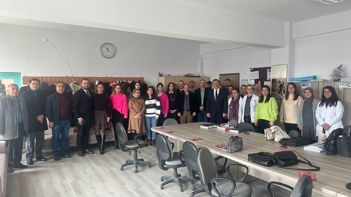 Atatürk Anadolu Lisesinde Öğretmenlerimizle bir araya geldik. Bizlere gösterdikleri sıcak ilgiden dolayı başta Okul Müdürü Ömer Faruk Bilici hocam olmak üzere tüm öğretmenlerimize teşekkür ediyoruz.