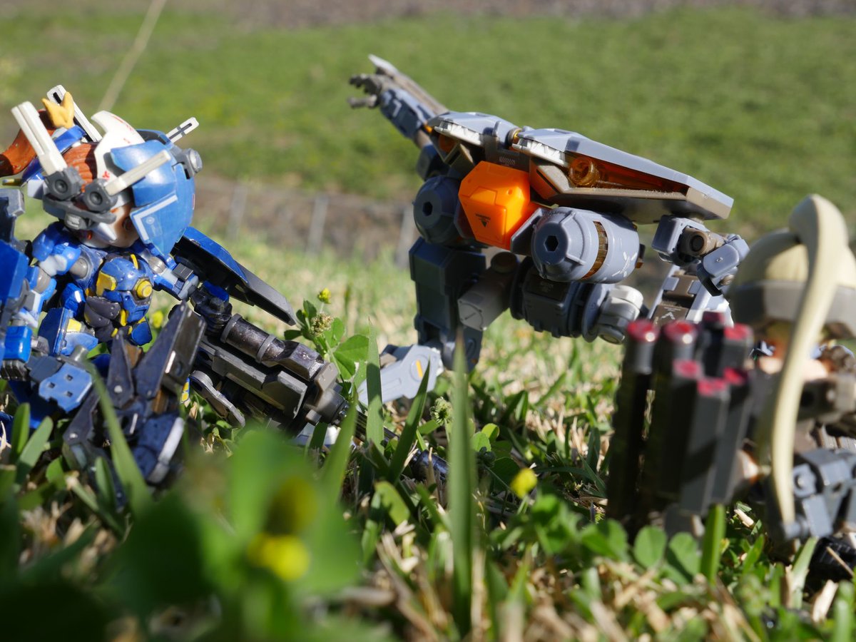 HaiiroR's tweet image. 遭遇。
#デスクトップアーミー
#ROBOTBUILD
