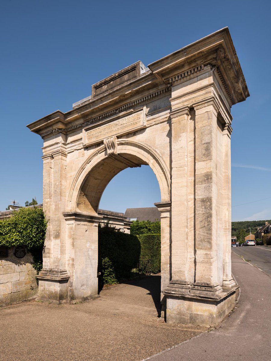 Today is International Day of Remembrance of the Victims of Slavery and the Transatlantic Slave Trade. Take a look at our map of listed places connected with slavery and abolition ➡️ bit.ly/AbolitionListe… 🏛️ England's oldest anti-slavery memorial in Stroud, Gloucestershire.