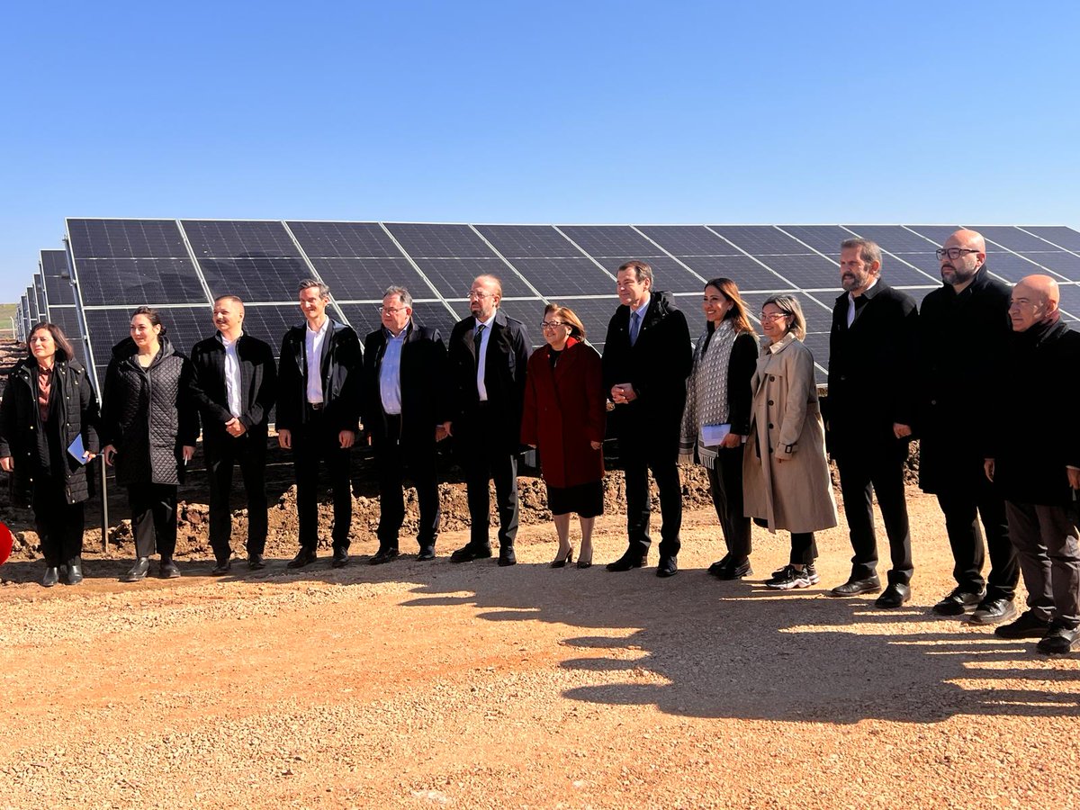 Our @JRigterink is starting his Türkiye visit by attending an @EBRD-supported solar power plant in Gaziantep, with the city’s Mayor, @FatmaSahin, also in attendance.