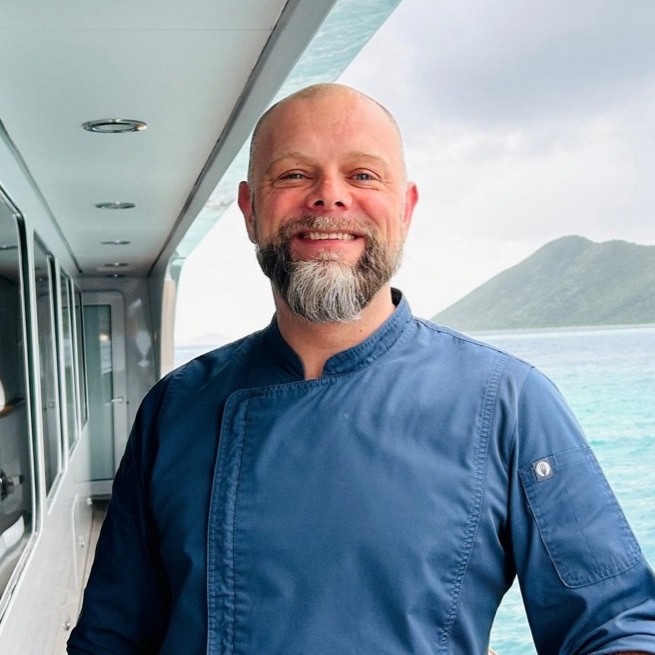 #LaBelleClasseAcademy 👨‍🍳 Danny Davies, chef expérimenté ayant travaillé sur des yachts et lauréat du prix du meilleur chef de yacht au Fort Lauderdale International Boat Show 2019, rejoint le jury du Superyacht Chef Competition🔪 🔗 bit.ly/3xhiKku #YachtClubMonaco