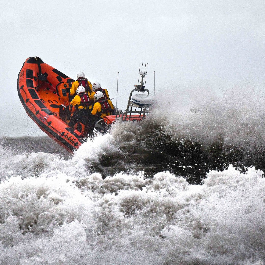 Don't miss the next episode of #SavingLivesAtSea! Join our volunteers as they tackle a rogue barge, brave storms to aid a yacht, and pull off a heart-stopping rescue just before Christmas. Every second counts in this episode! ⌛ Tune in tomorrow at 8pm on @BBCTwo.