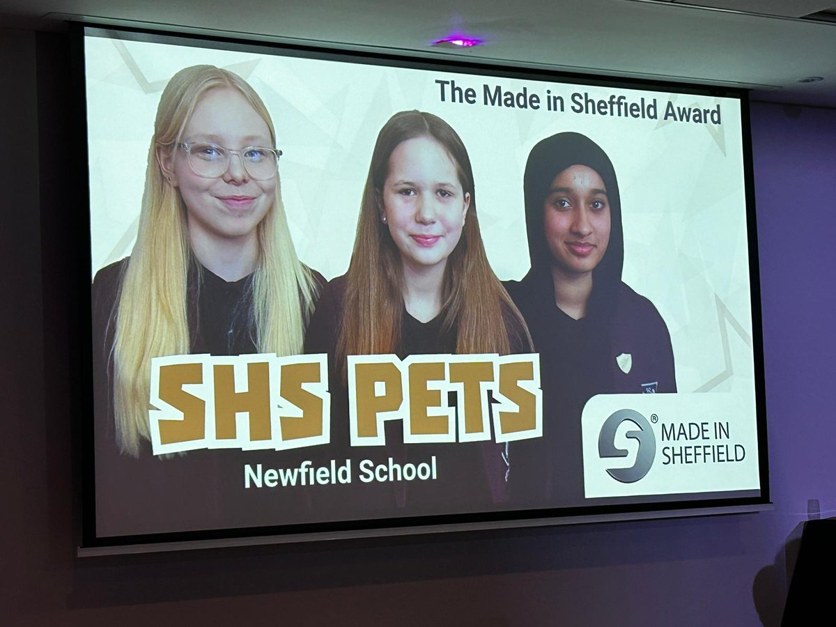 Congratulations to SHS Pets on winning the @SheffieldMade Award for their canine neckerchiefs.

Thank you to Tracy Viner from @sheffchamber who presented the award at the BiG Challenge Awards. 

🔗cutlers-hallamshire.org.uk/made-in-sheffi…

@SheffCouncil #CompanyofCutlers #MadeinSheffield